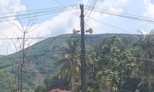 Loa truyền thanh công cộng ở thị trấn Phú Lộc 2 tuần trở lại đây bị chèn/nhiễu sóng tiếng Trung Quốc.