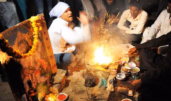 Một lễ trừ tà ở Ấn Độ. (ảnh: Getty)