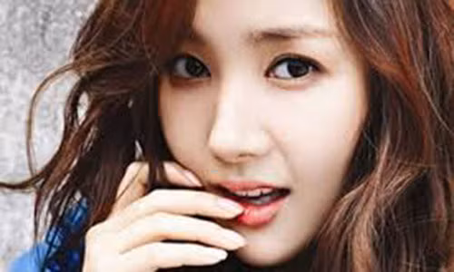 Ngoài tài năng thực sự thì nhờ quý nhân phù trợ cộng với sự giúp đỡ của bạn bè, tuổi Thìn có được những thuận lợi trong công việc và tránh được những hiểm họa rình rập. Tuy nhiên, để thành công không bị gián đoạn, người tuổi Thìn cần thay đổi tính nôn nóng, bộc trực. Sự nôn nóng của bạn có thể làm hỏng nhiều hợp đồng làm ăn quan trọng. 