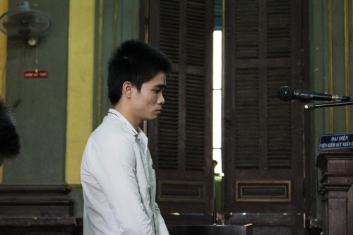 Hiep dam be gai hang xom den co thai 13 tuan