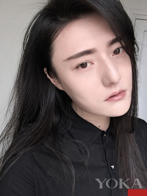 Là một nhiếp ảnh gia nổi tiếng song Chương Nguyên Nhất không có nhiều tin đồn. Người trong giới chỉ biết anh và Phạm Băng Băng là hai cộng sự và là bạn bè thân thiết lâu năm.