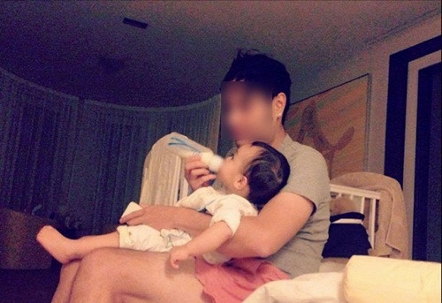 Ngày 29/5/2015, Thu Minh đã hạ sinh quý tử đầu lòng tại một bệnh viện quốc tế ở TP.HCM. Mọi thông tin của giọng ca "Chuông gió" thời điểm đó đều được giữ kín, đến nay vợ chồng nữ diva vẫn chưa một lần hé lộ về con trai trước truyền thông. Thu Minh từng tâm sự, cô muốn bé được phát triển bình thường như mọi bé trai khác, Thu Minh không muốn con trai trở thành lời bình luận hay dèm pha của cư dân mạng. Cô cũng thường xuyên cho con trai đi du lịch và công tác cùng mẹ ở cả trong và ngoài nước.