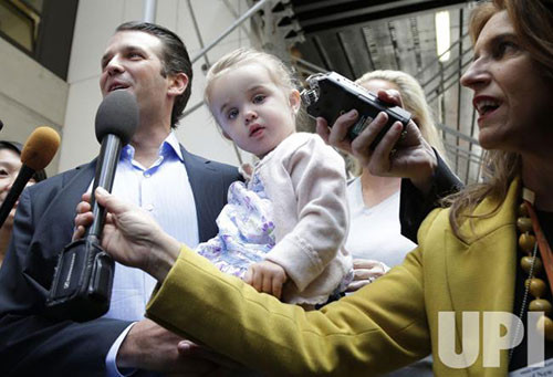 Cô bé 2 tuổi 5 tháng thu hút sự chú ý của truyền thông.