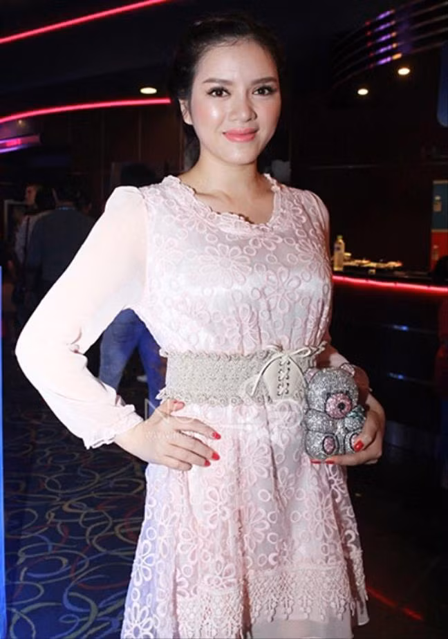 Một thiết kế khác của hãng pha lê Swarovski cũng được cô Kỳ tậu cho tủ quần áo của mình, được biết thiết kế nhỏ xinh này có giá hơn 500 triệu đồng.