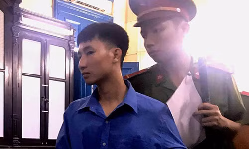 Bi sat hai khi tro lai cong ty doi luong