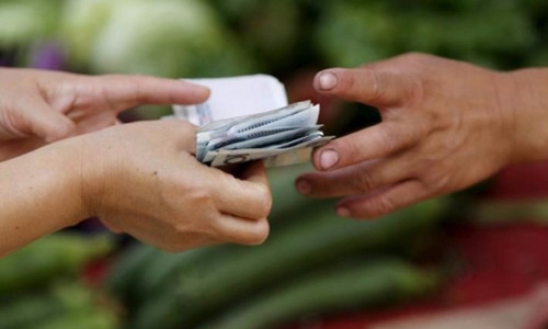 Việc thoải mái tiêu xài sẽ mang lại niềm vui cho bạn, nhưng đó không phải là cách tốt nhất để sử dụng những khoản có thêm của bạn. (Ảnh minh họa).