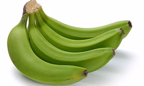 Chuối xanh có rất nhiều công dụng cho sức khỏe. Ảnh: Naturalstacks.