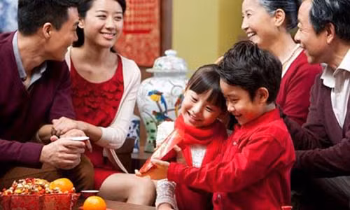 Chi em cong so “ru nhau” lam cach mang, doi ve ngoai an Tet