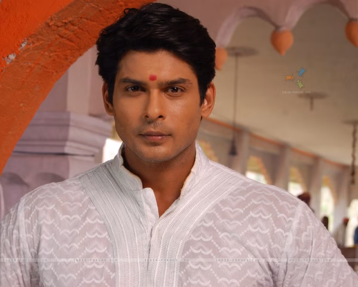 Sự xuất hiện của Shiv trong phần 5 của bộ phim "cô dâu 8 tuổi" tạo nên câu chuyện “tình tay ba” thú vị giữa Anandi và chồng cũ, tình mới. Đặc biệt, khán giả rất ủng hộ cho cặp đôi Shiv và Anandi nên duyên vợ chồng. Người đảm nhận vai Shiv là tài tử Bollywood có tên Siddharth Shukla.