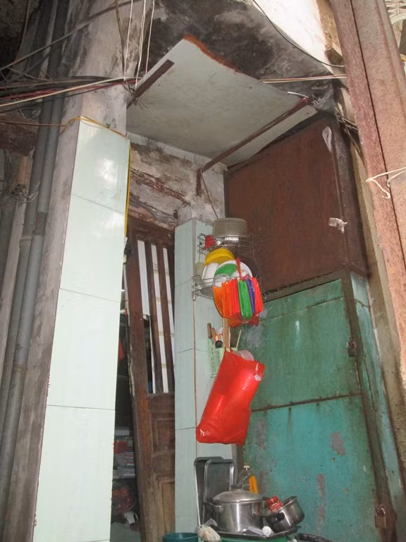 Ky la can nha nhieu dinh o pho co Ha Noi-Hinh-2