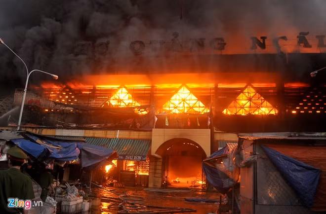 Vụ hỏa hoạn khiến hàng trăm tiểu thương lâm cảnh điêu đứng. Trước tình hình này, tỉnh Quảng Ngãi cùng các tổ chức, cá nhân chung tay hỗ trợ, giúp đỡ lập khu chợ tạm tạo điều kiện người dân kinh doanh, buôn bán từng bước khắc phục hậu quả, ổn định cuộc sống.