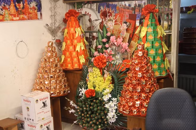 Giống như các loại bánh cốm khác, nhiều người Hà Nội coi đây là món quà không thể thiếu, đặc biệt là trong các đám cưới hỏi.