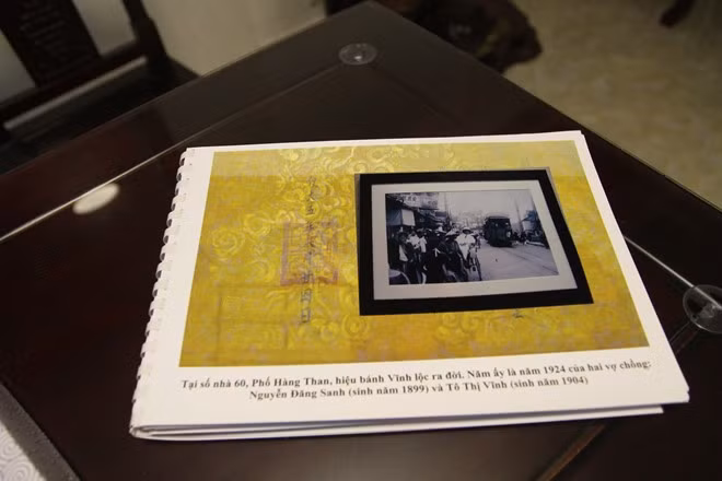 Ngày nay, truyền thống của gia đình vẫn được gia chủ nâng niu và trân trọng như một tài sản vô giá. Cửa tiệm vẫn đang duy trì loại bánh cốm truyền thống nổi danh này trong nền kinh tế thị trường và sự biến tướng của nhiều loại bánh cốm khác.