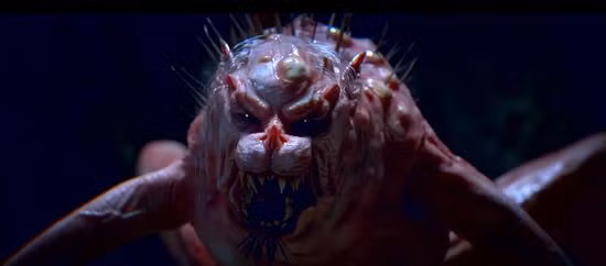 Một trong những điều tự hào, cũng là minh chứng để phim Việt có thể tiến xa hơn trong tương lai chính là hai con quái vật ở cuối phim và những cảnh phim được xây dựng bằng kỹ xảo CGI. Nhưng, những chi tiết này do kỹ thuật làm phim của Việt Nam vẫn chưa thể tiến xa hơn nên vẫn khiến cảnh quay bị giả, chưa thực sự quá đẹp như mong đợi, vẫn làm người xem tiếc nuối và thốt lên: “Thiếu một chút nữa thôi!”.