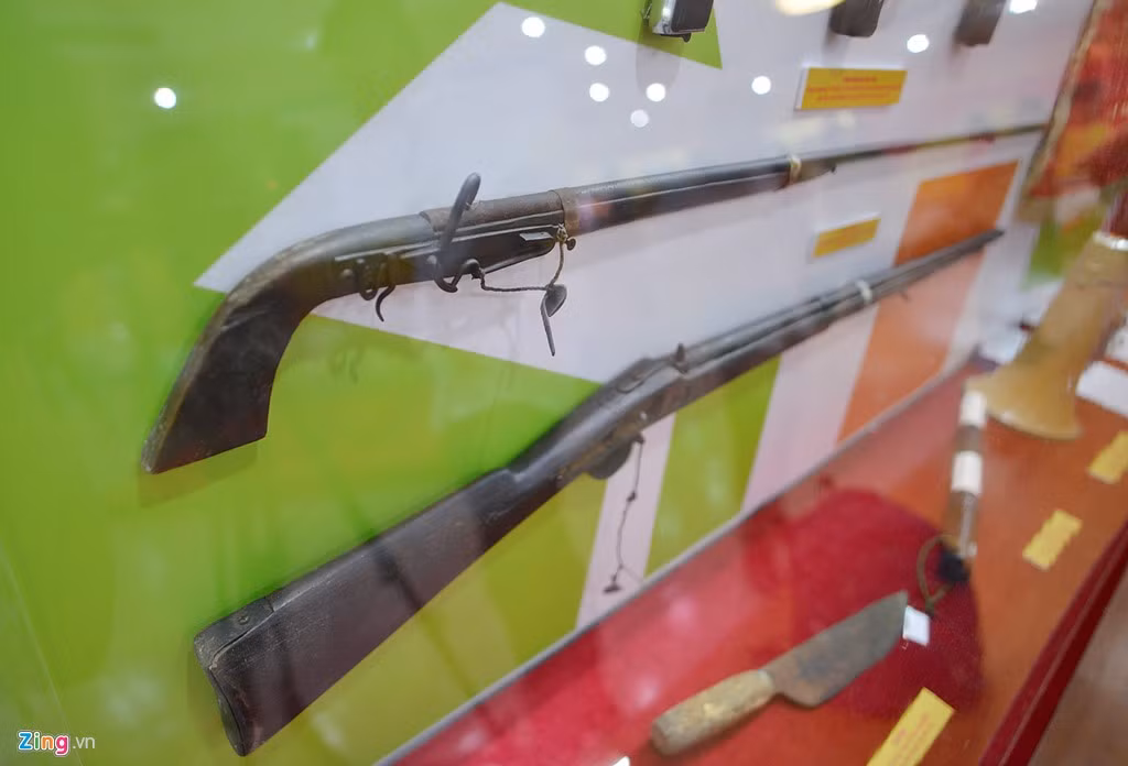 Những khẩu súng kíp của nhiều lực lượng được trưng bày tại bảo tàng.