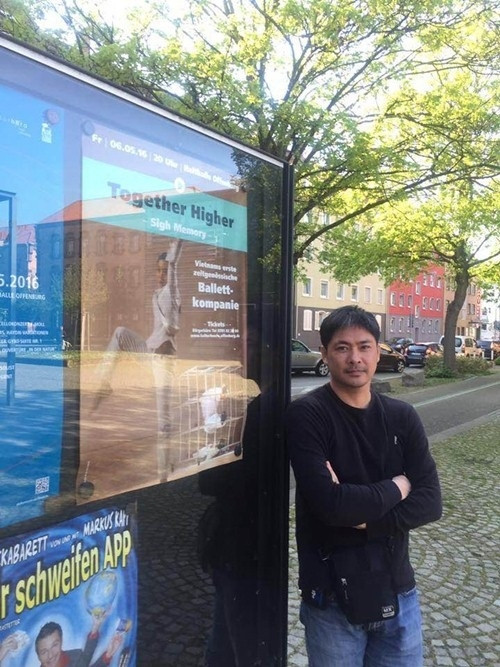 Hiện tại tài tử nổi tiếng một thời đang có cuộc sống hạnh phúc cùng vợ và hai con tại Hà Nội. Anh cũng thường xuyên đi du lịch và công tác tại nước ngoài. Mặc dù không còn giữ được ngoại hình phong độ nhưng nét mặt của "Phong lãng tử" vẫn còn hiện rõ trên gương mặt của Lê Vũ Long.