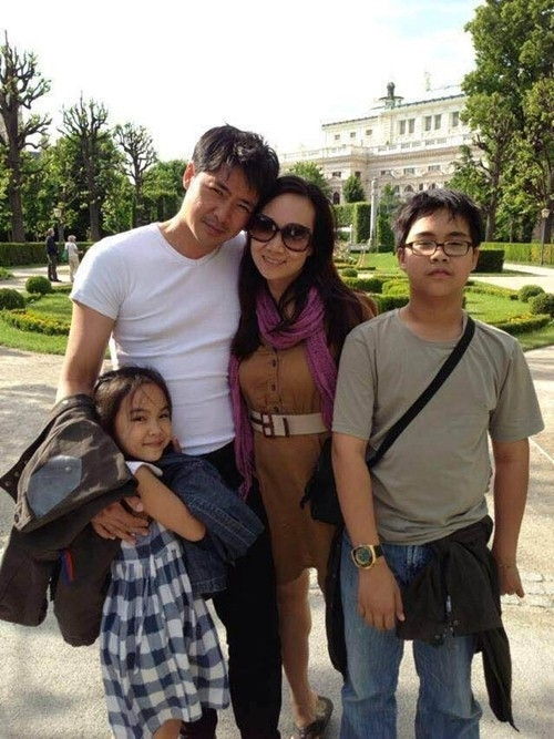 Gia đình hạnh phúc của Lê Vũ Long.