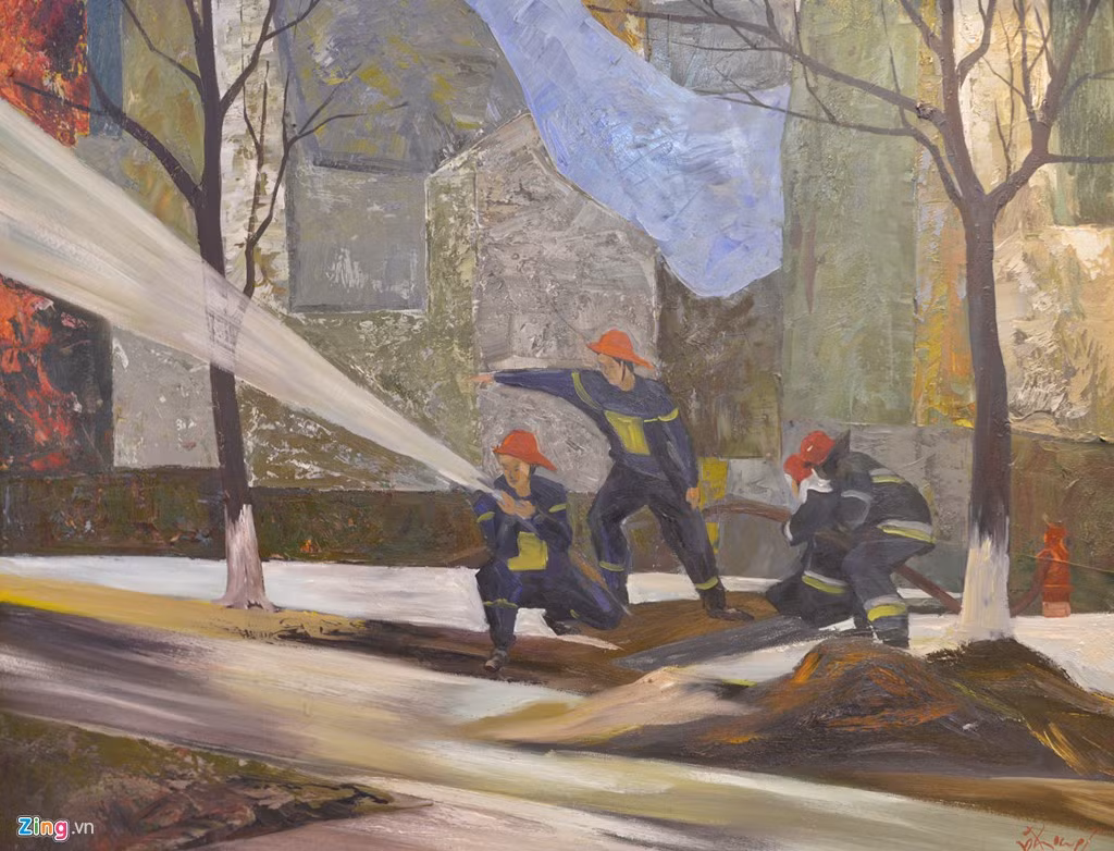 Hình ảnh người chiến sĩ phòng cháy chữa cháy chiếm ưu thế tại triển lãm lần này. Có đến 5 tác phẩm khắc họa chân dung lực lượng thường xuyên phải đối phó với giặc lửa.