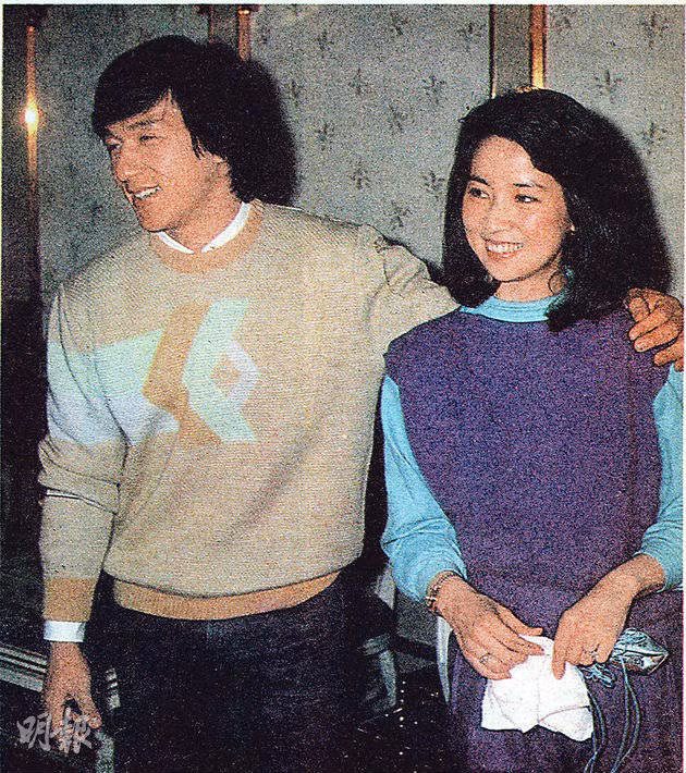 Tháng 1/1981, Lâm Phụng Kiều hẹn hò với Thành Long, ngôi sao kungfu hài kém cô một tuổi. Một năm sau cô mang bầu với người tình. Thời gian đầu khi Phụng Kiều mới quen Thành Long, scandal tình ái giữa ngôi sao Giờ cao điểm với diva Đặng Lệ Quân là đề tài nóng hổi trên các trang báo.