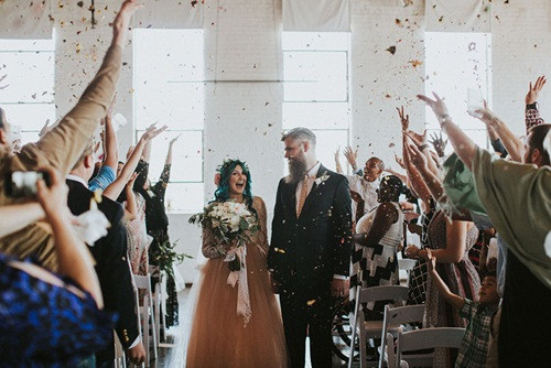 Khi Jaquie Goncher được mẹ và ông nội của mình đưa vào sảnh lễ đường đám cưới, tất cả mọi người đều không có gì ngạc nhiên khi Jaquie Goncher ngồi xe lăn.