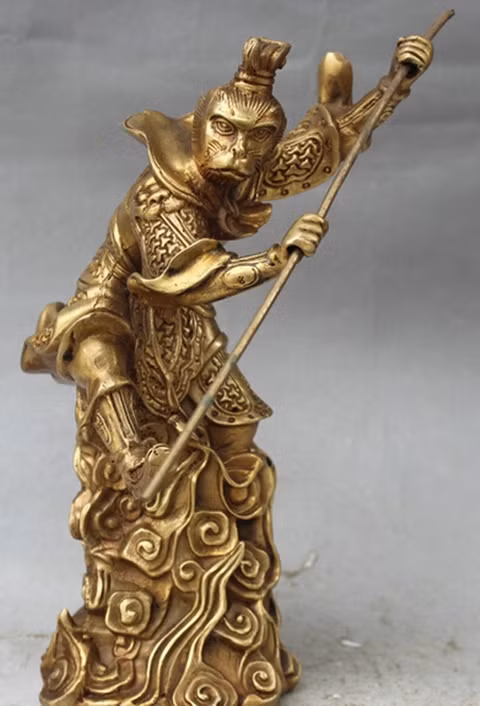 Một chú khỉ rất nổi tiếng là "Tề Thiên Đại Thánh" Tôn Ngộ Không cũng sẽ rất "sốt" vì nhân vật này được coi là có khả năng chống lại yêu quái hay những điều kém may trong năm.