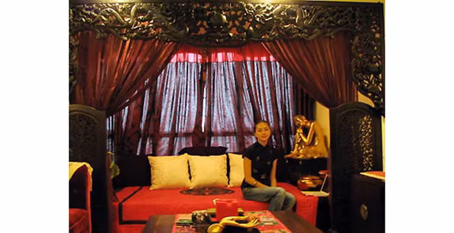 Khi được hỏi về không gian ấn tượng nhất trong ngôi nhà của mình, Ngô Thanh Vân không do dự chia sẻ đó là không gian thiền ở cuối phòng khách. Ở đây, Vân cảm nhận như bàn tay của người mẹ ấm áp, dịu dàng.