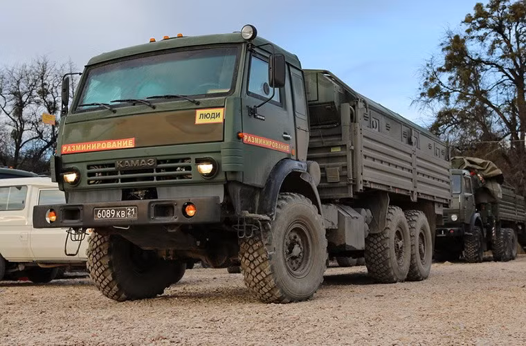 Kamaz-5350 còn được biết tới như một phương tiện cơ giới đa năng trên chiến trường và một trong số đó là khả năng hoạt động như một xe bọc thép chở quân với modul bảo vệ MM-501.