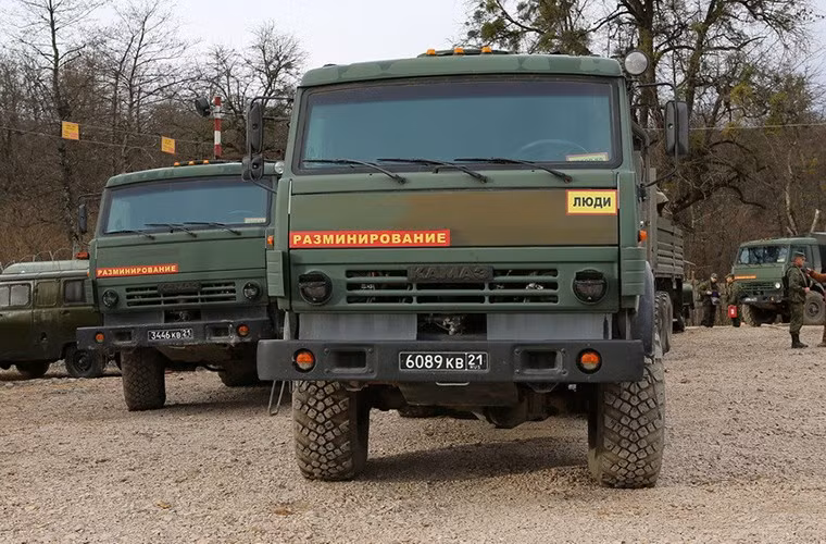 Hạn chế duy nhất của biến thể bọc thép chở quân của Kamaz-5350 là việc khoang lái của xe không được bọc thép, khiến nó dễ bị tổn thương bởi các loại súng bộ binh hay vũ khí chống tăng. Tuy nhiên do là biến thể tùy biến nên nhược điểm này khó có thể được thay đổi.