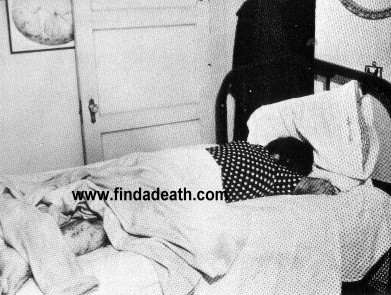 Khi cảnh sát đến nơi, mới phát hiện Marie đã chết với cơ thể chỉ còn một nửa. Một phần thân thể của nữ diễn viên đã bị chính chú chó lai sói mà Marie nuôi ăn, do bị bỏ đói nhiều ngày.