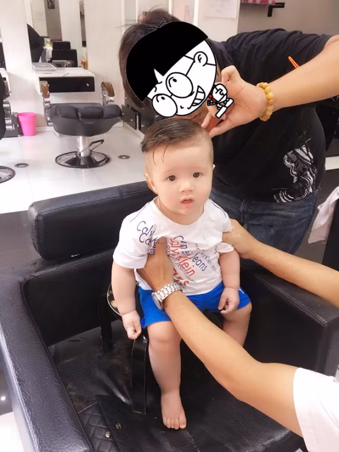 Chỉ gần 10 tháng tuổi nhưng Túc Mạch đã điển trai như soái ca khiến cư dân mạng phát cuồng.