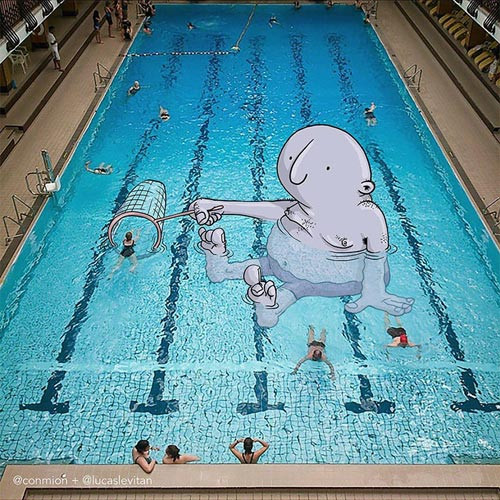 Này thì bơi nè! Vợt cô em vào giỏ luôn nhé!