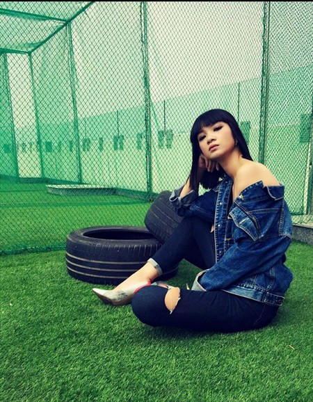 Bên cạnh việc điều hành sát sao các hoạt động của công ty người mẫu, Hạ Vy cũng đồng thời theo đuổi đam mê kinh doanh với chuỗi cửa hàng thời trang nam.