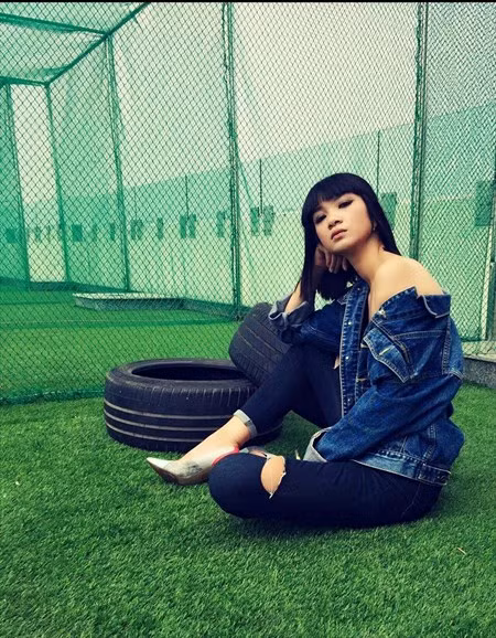 Bên cạnh việc điều hành sát sao các hoạt động của công ty người mẫu, Hạ Vy cũng đồng thời theo đuổi đam mê kinh doanh với chuỗi cửa hàng thời trang nam.