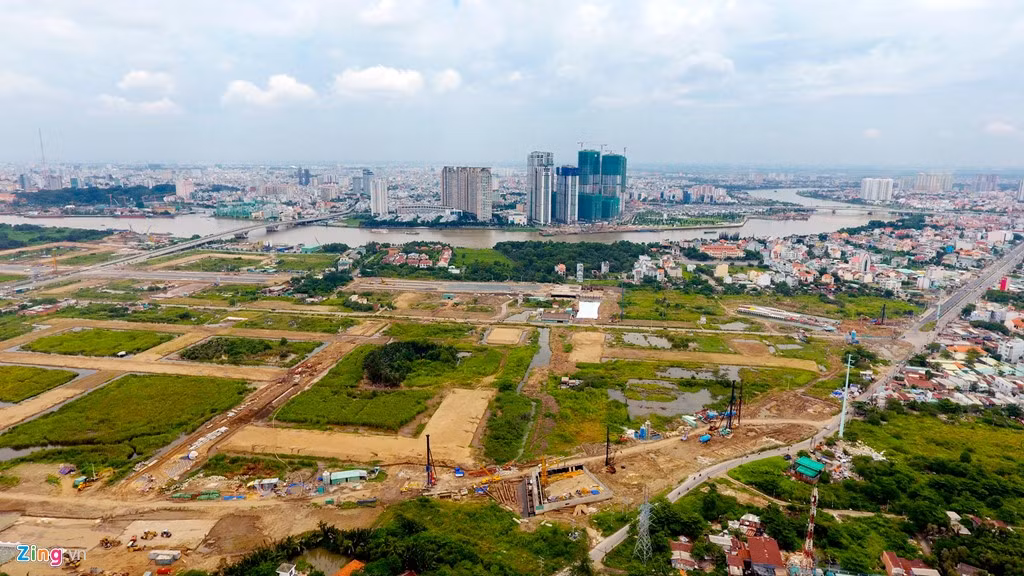 Nhà dân hai bên đường Lương Định Của đã được giải tỏa giao mặt bằng cho chủ đầu tư. Theo Ban bồi thường giải phóng mặt bằng quận 2, đến tháng 6/2016 đã chi bồi thường hỗ trợ được 14.347/14.352 hồ sơ (đạt tỷ lệ 99,97%), với diện tích 715,9866/719,9208 ha (đạt tỷ lệ 99,45%).