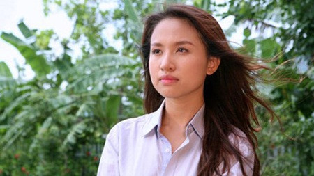 Thanh Vân Thanh Vân là hotgirl đời đầu của Hà Thành, cùng lứa với Mi Vân, Ngọc Hân, Hoàng Thùy Linh. Lần đầu tiên cô chạm ngõ điện ảnh là khi tham gia bộ phim ‘Nhật ký vàng anh’ với vai diễn Minh ‘xì tin’. Việc thể hiện xuất sắc cá tính vui nhộn, thông minh, nhí nhảnh của nhân vật này giúp Thanh Vân từ một diễn viên nghiệp dư đã trở thành gương mặt được nhiều đạo diễn săn đón. Không chỉ vậy, Thanh Vân còn trở thành hình mẫu yêu thích của giới trẻ khi ấy bởi sự mạnh mẽ, cá tính và hài hước.