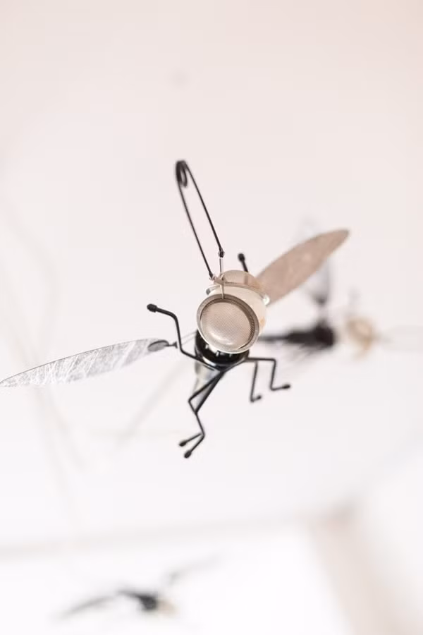 Đèn chùm độc đáo tăng thêm vẻ đẹp ấn tượng cho không gian.