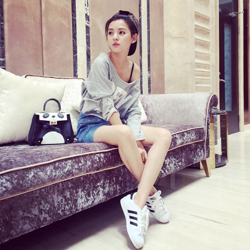 Vẻ đẹp "đánh lừa tuổi tác" của Dư Hi.