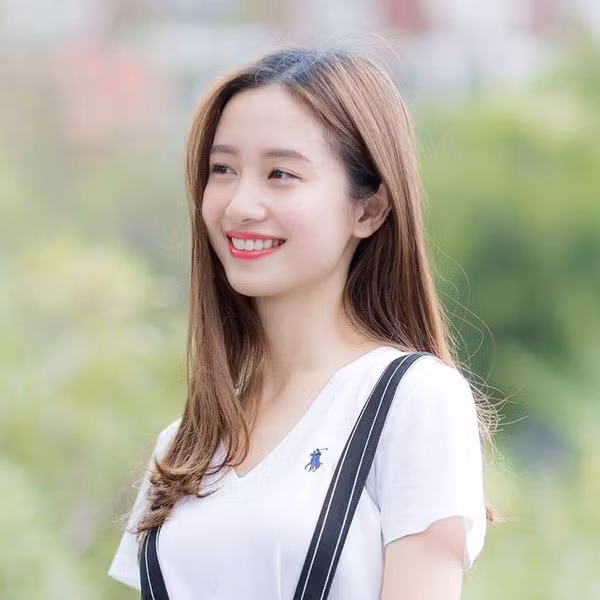 Jun Vũ: “Làm việc hết sức, nhưng không hưởng thụ hết mình” Quan điểm sống “Làm việc hết mình, hưởng thụ tối đa” chắc chắn rất hợp với những bạn trẻ hiện nay vì tuổi trẻ là tuổi để trải nghiệm, để làm hết sức, chơi hết mình. Nhưng đối với riêng bản thân tôi có chút hơi khác biệt: tôi luôn làm việc hết sức, nhưng khi “hưởng thụ” thì lại suy nghĩ khá kỹ đó chứ không phải “hưởng thụ” tối đa. Vì bỏ công sức lao động, làm việc nhiều nên khi sử dụng tiền vào bất cứ việc gì tôi cũng có sự tính toán kỹ càng. Chứ nếu lúc nào cũng “làm hết sức, xài hết mình” thì tới lúc không còn trẻ nữa thì sẽ quen với lối sống như vậy.