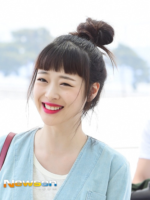 Dù cười thả ga, hở răng hở lợi nhưng Sulli vẫn được xếp vào top sao nữ xinh xắn, dễ thương của Kpop.