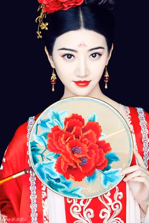 Đã có kinh nghiệm diễn xuất hơn 10 năm Cảnh Điềm đã đóng gần 20 bộ phim tuy nhiên không có một vai diễn "để đời" nào.