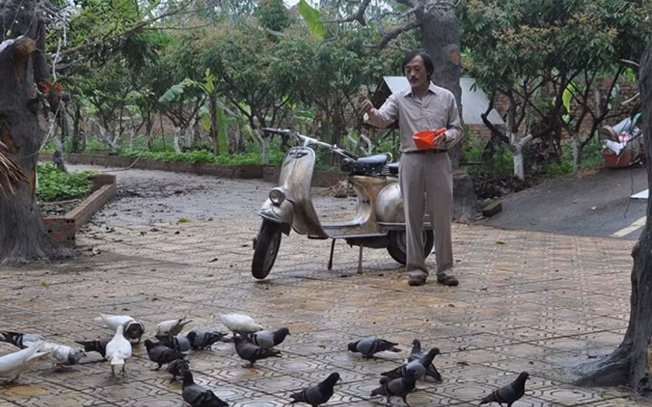 Không giống Quang Tèo, Giang Còi lại chọn sống ở vùng ngoại thành Hà Nội. Tuy nhiên, anh sở hữu cơ ngơi rộng tới 10.000m2.