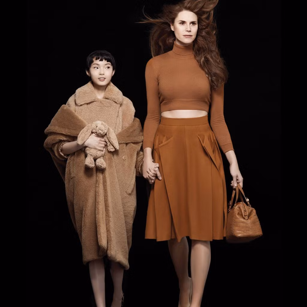 Erica Irwin (35 tuổi, Mỹ) được biết đến như một trong những người mẫu cao nhất thế giới (2,05 m). Chiều cao luôn là yêu cầu của nghề người mẫu, nhưng nếu ngoại cỡ như thế này lại rất đáng ngạc nhiên. Điều này đã tạo nên sự khác biệt cho Erica Irwin, giúp cô trở thành cái tên được nhiều thương hiệu thời trang nổi tiếng săn đón.