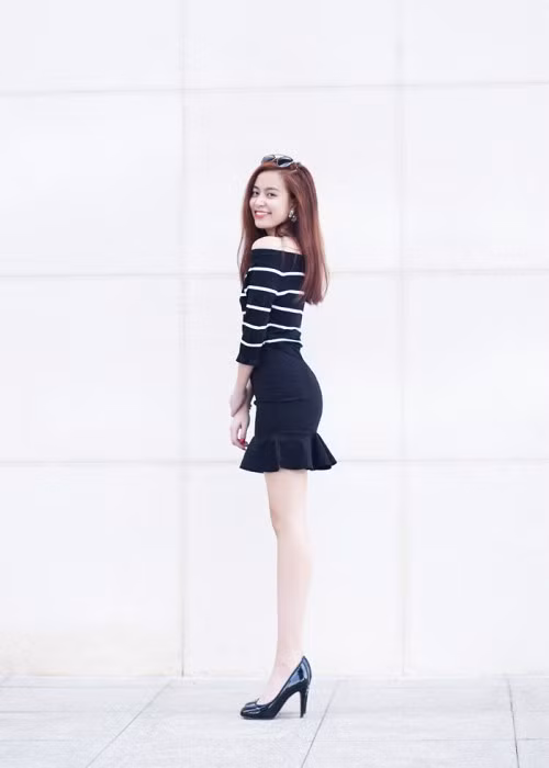 Những thiết kế váy ngắn ôm sát, có độ dài trên gối sơvin cùng áo giúp kéo dài đôi chân và chiều cao cơ thể rất được lòng người đẹp.