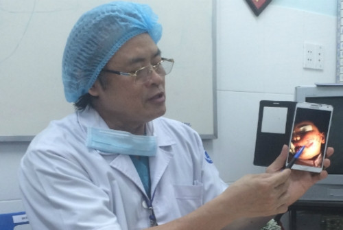 Bác sỹ Nguyễn Văn Đẩu trao đổi với PV.