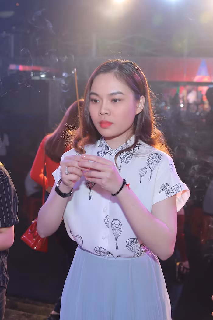 Giang Hồng Ngọc. Chính vì thế, việc thành tâm tri ân hướng về Tổ Nghề trong những ngày này là một điều không thể thiếu với cá nhân anh cũng như với tất cả những nghệ sĩ hoạt động nghệ thuật.