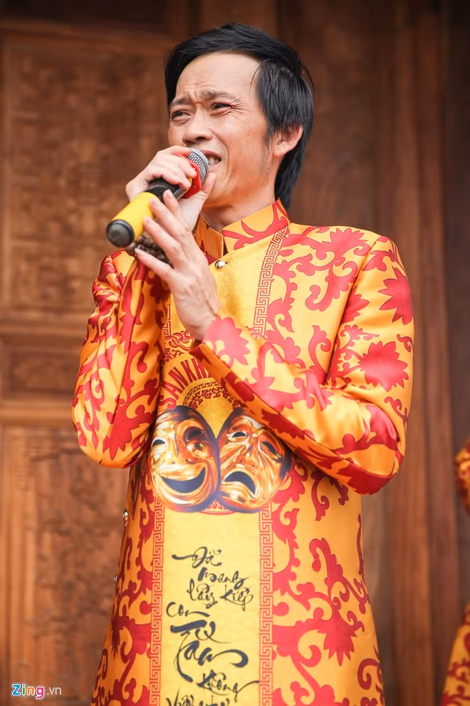 Hoài Linh phát biểu tại buổi lễ: "Tôi không biết nói gì hơn ngoài lòng cảm kích trước Tổ nghiệp. Ở đền thờ chính, tôi xin thờ ông Tổ, còn bên phải xin thờ những nghệ sĩ quá cố và bên còn lại để dành cho khán giả mà tôi đã mang ơn họ rất nhiều".