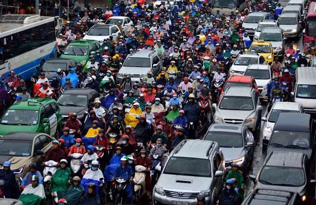 Đường Xô Viết Nghệ Tĩnh (Q. Bình Thạnh) hướng vào bến xe Miền Đông.