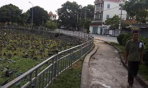 Bi con do truy duoi nam thanh nien nhay xuong ao tu vong