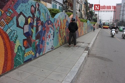 Không khó bắt gặp những hình ảnh phản cảm như thế này.