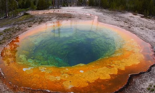 Mat mang vi truot chan nga xuong ho nuoc nong